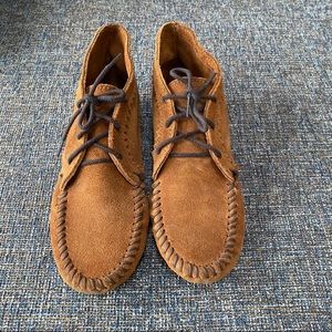 Minnetonka suede moccasin booty 7.5
